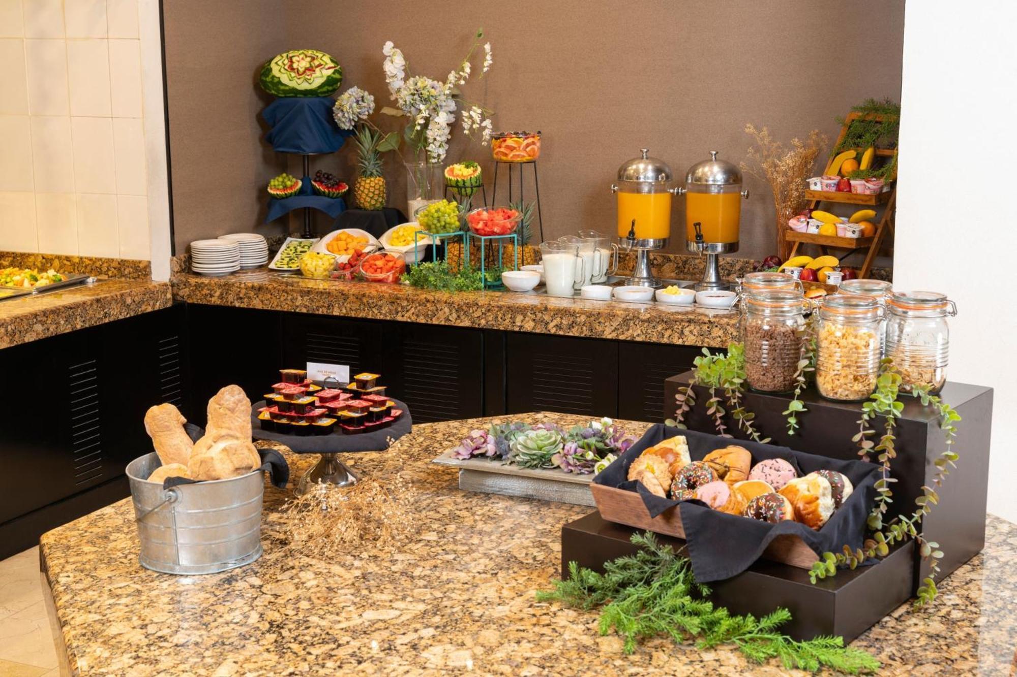 Courtyard By Marriott San Luis Potosi Hotel Bagian luar foto