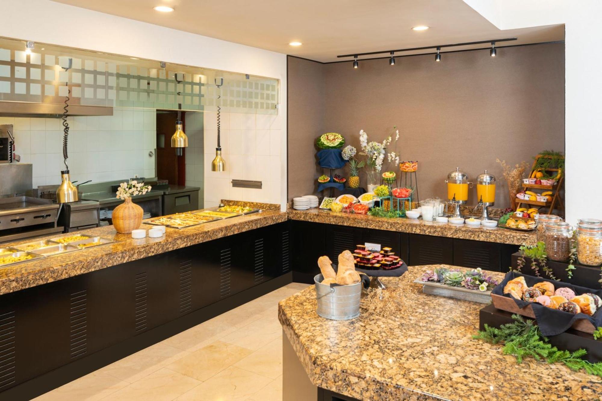 Courtyard By Marriott San Luis Potosi Hotel Bagian luar foto